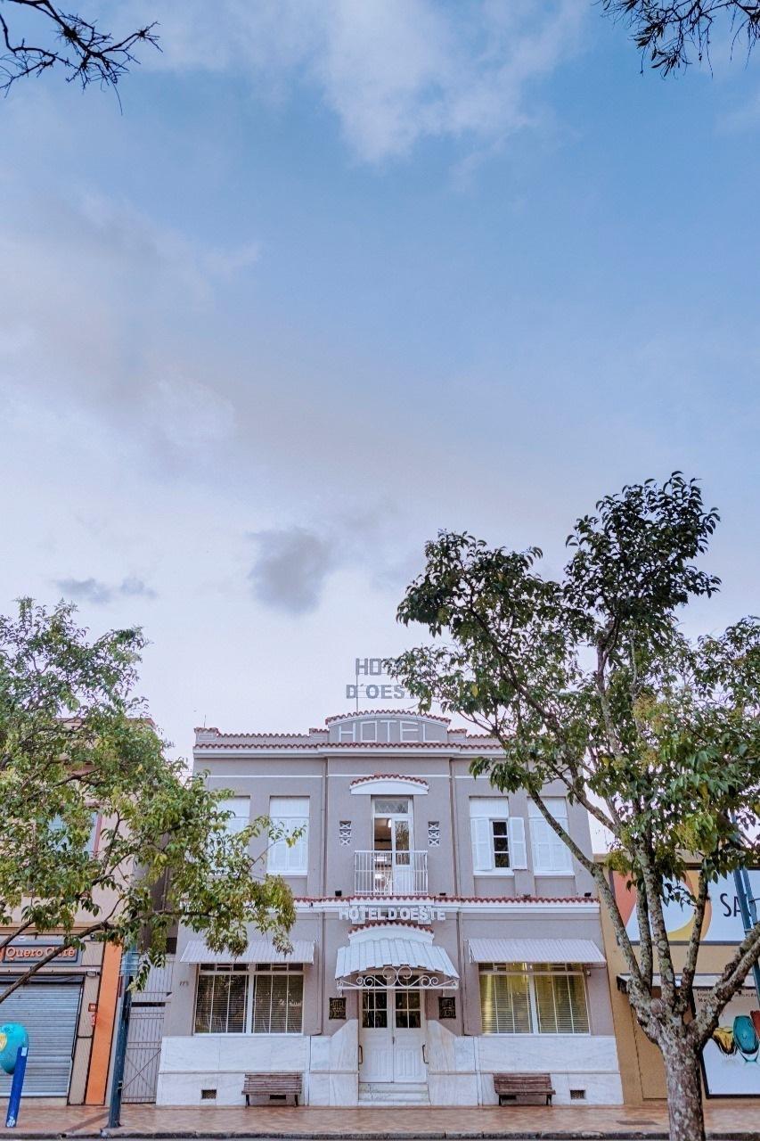 Mova Hotel D'Oeste - Localizado Em Frente A Praca Principal Da Cidade, Na Area Central - Pe Na Praca Poços de Caldas المظهر الخارجي الصورة